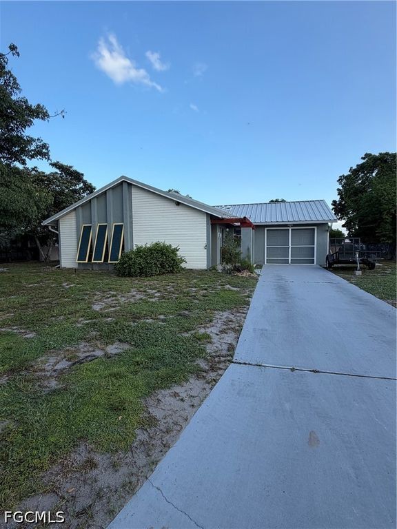 126 Oakside ST, Lehigh Acres, FL 33936