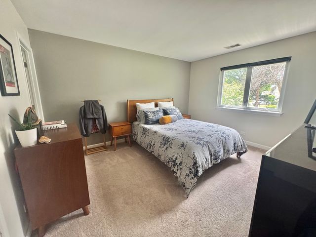 1460 Seven Pines Road 2A, Schaumburg, IL 60193
