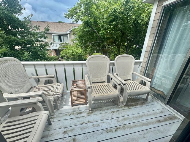 1460 Seven Pines Road 2A, Schaumburg, IL 60193