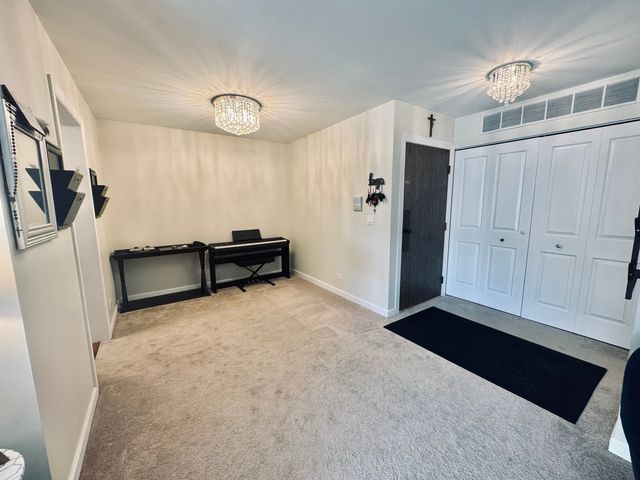 1460 Seven Pines Road 2A, Schaumburg, IL 60193