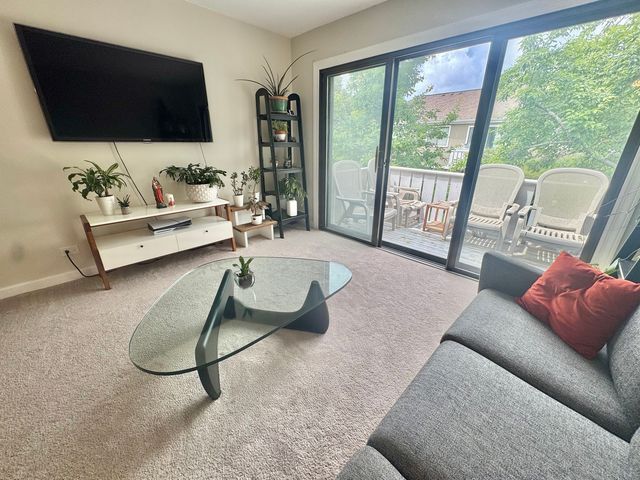1460 Seven Pines Road 2A, Schaumburg, IL 60193