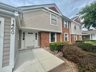 1460 Seven Pines Road 2A, Schaumburg, IL 60193