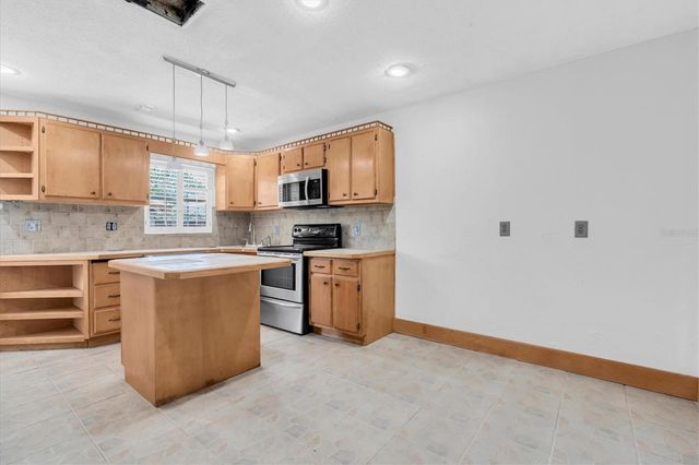 7920 52 STREET N, Pinellas Park, FL 33781