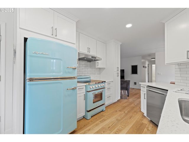 2709 Nw MAST Ave, Lincoln City, OR 97367