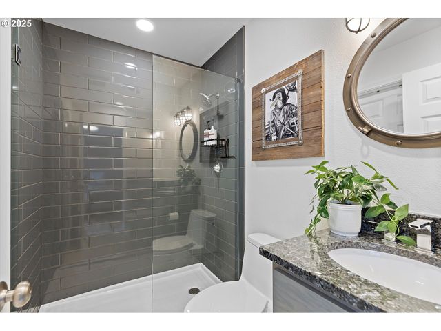 2709 Nw MAST Ave, Lincoln City, OR 97367