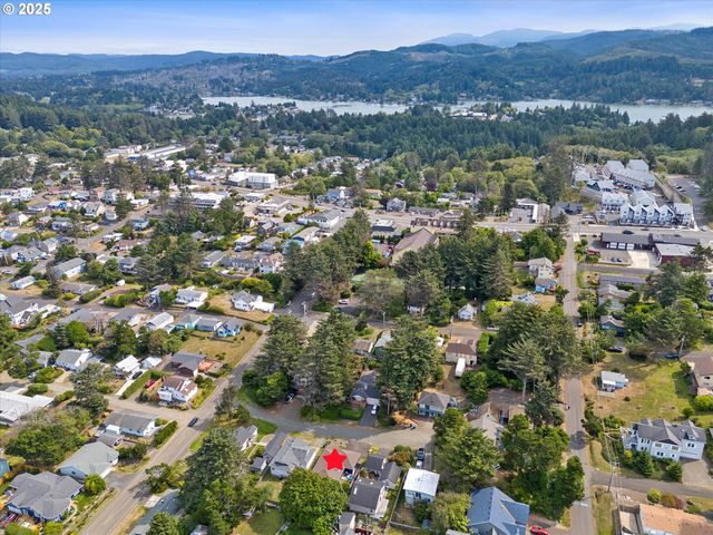 2709 Nw MAST Ave, Lincoln City, OR 97367