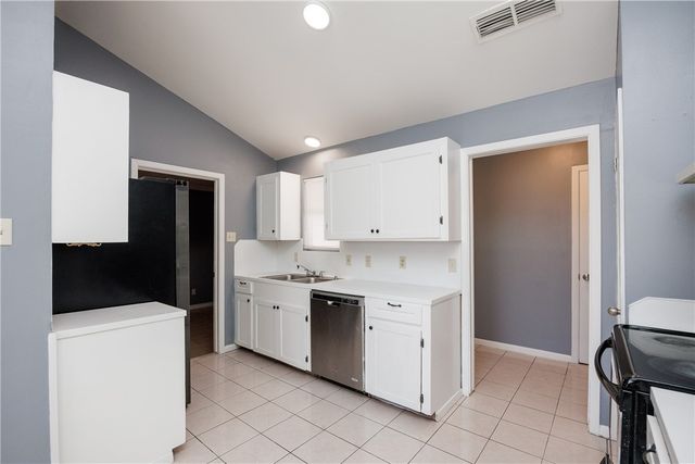 7438 Whisper Wind St, Corpus Christi, TX 78412