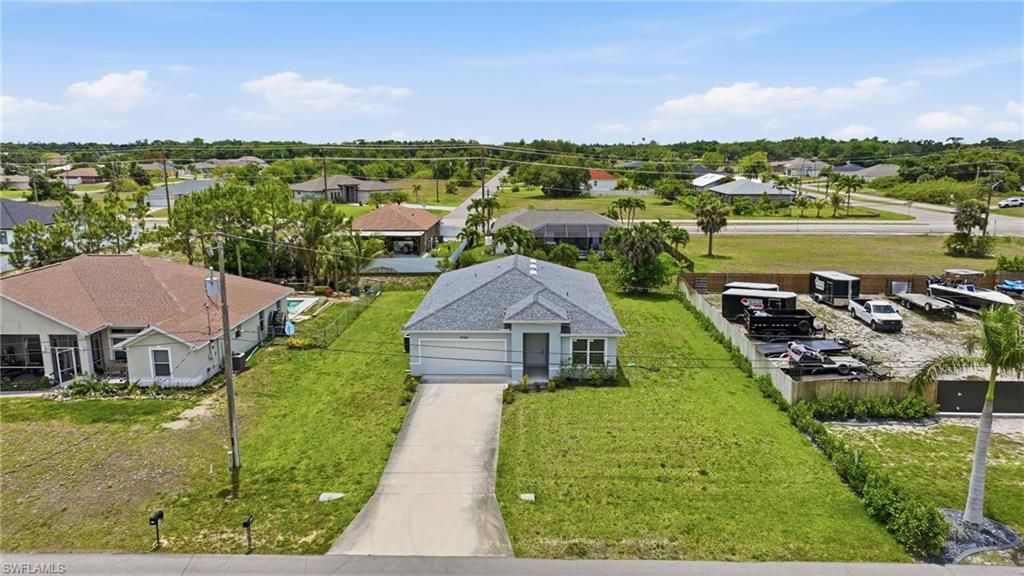 Image 6 of property listing at 2720 NW 20th TER, Cape Coral, FL 33993