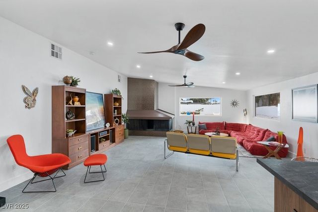 3333 Seminole Circle, Las Vegas, NV 89169