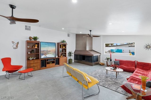 3333 Seminole Circle, Las Vegas, NV 89169