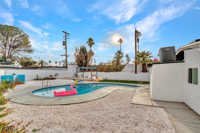 3333 Seminole Circle, Las Vegas, NV 89169