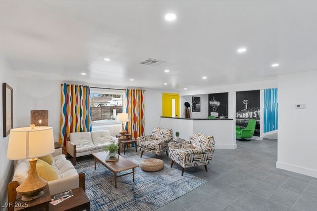 3333 Seminole Circle, Las Vegas, NV 89169