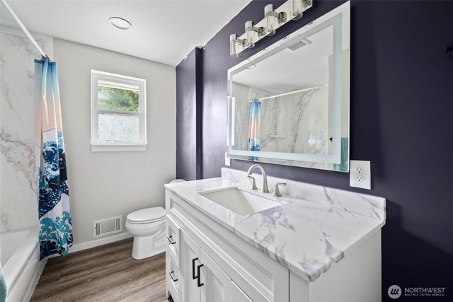 2439 Loerland Lane, Oak Harbor, WA 98277