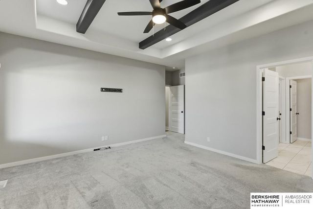 19014 Acorn Drive, Gretna, NE 68028