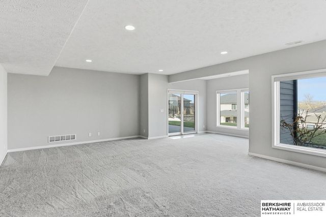 19014 Acorn Drive, Gretna, NE 68028