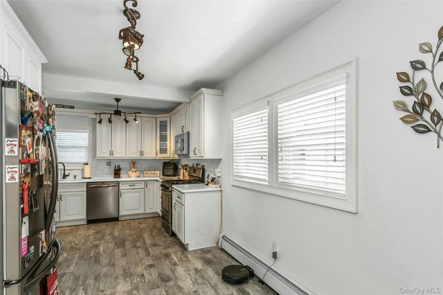 638 6th Avenue, New Hyde Park, NY 11040