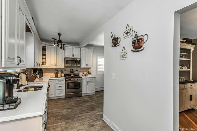638 6th Avenue, New Hyde Park, NY 11040