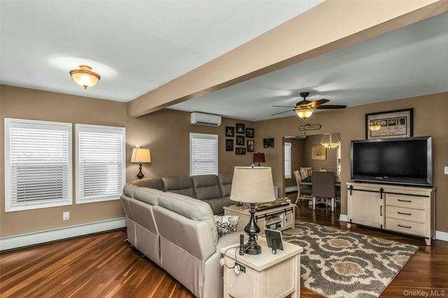 638 6th Avenue, New Hyde Park, NY 11040