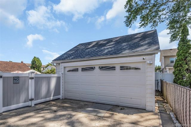 638 6th Avenue, New Hyde Park, NY 11040