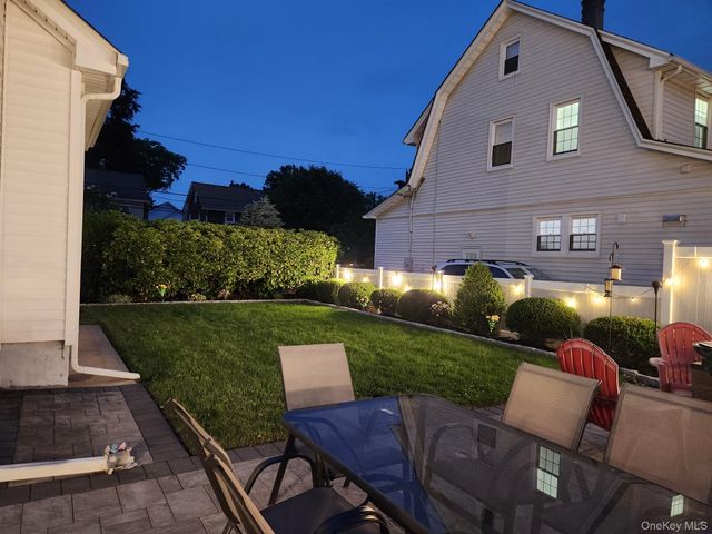 638 6th Avenue, New Hyde Park, NY 11040