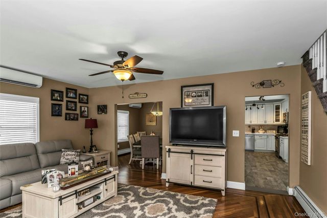 638 6th Avenue, New Hyde Park, NY 11040
