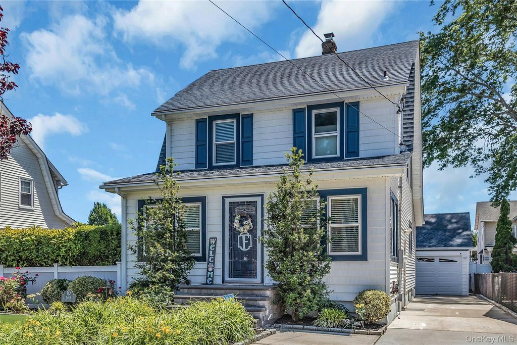 638 6th Avenue, New Hyde Park, NY 11040