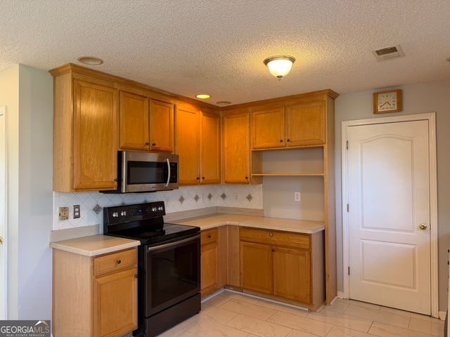 152 Moss Pointe Drive, Mcdonough, GA 30253