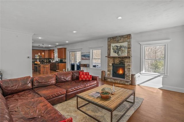 47 Austin Drive, Cumberland, RI 02864