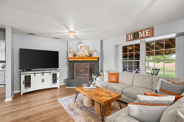 118 Deep Lake DR, Liberty Hill, TX 78642