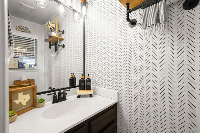 118 Deep Lake DR, Liberty Hill, TX 78642