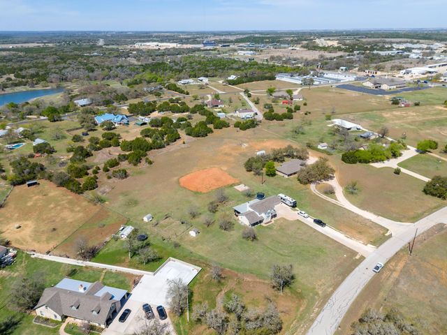 118 Deep Lake DR, Liberty Hill, TX 78642