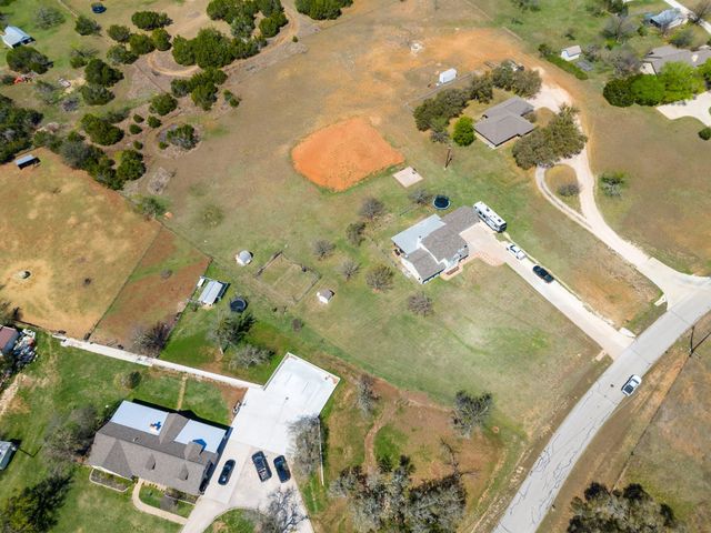 118 Deep Lake DR, Liberty Hill, TX 78642