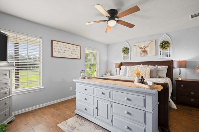 118 Deep Lake DR, Liberty Hill, TX 78642