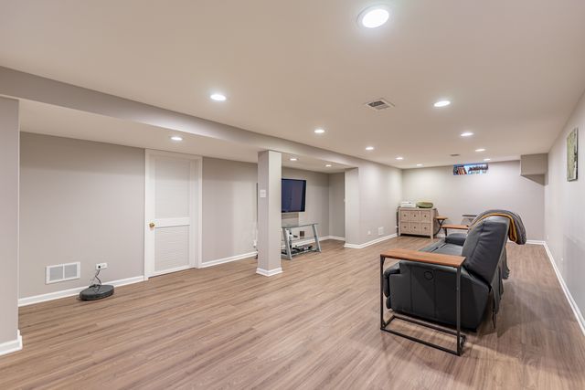 7246 N Olcott Avenue, Chicago, IL 60631