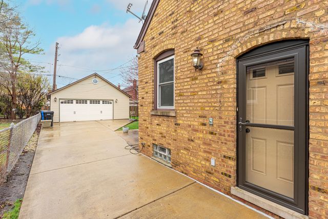 7246 N Olcott Avenue, Chicago, IL 60631