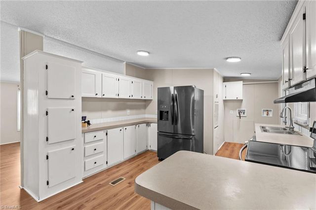 211 Forest Hollow Drive, Statesville, NC 28677