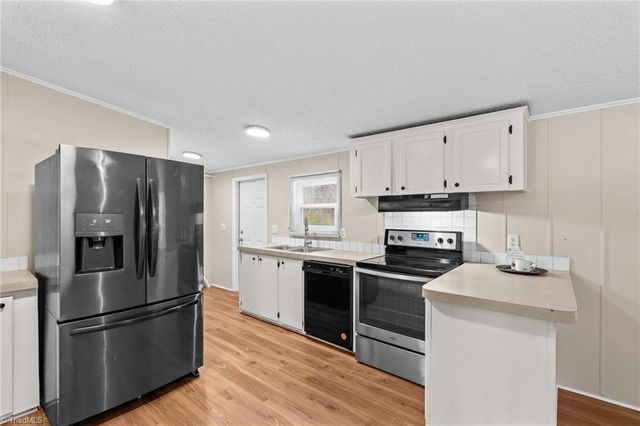 211 Forest Hollow Drive, Statesville, NC 28677