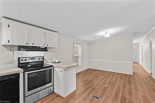 211 Forest Hollow Drive, Statesville, NC 28677