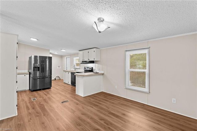 211 Forest Hollow Drive, Statesville, NC 28677