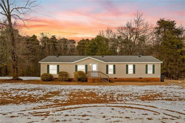 211 Forest Hollow Drive, Statesville, NC 28677