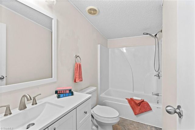 211 Forest Hollow Drive, Statesville, NC 28677