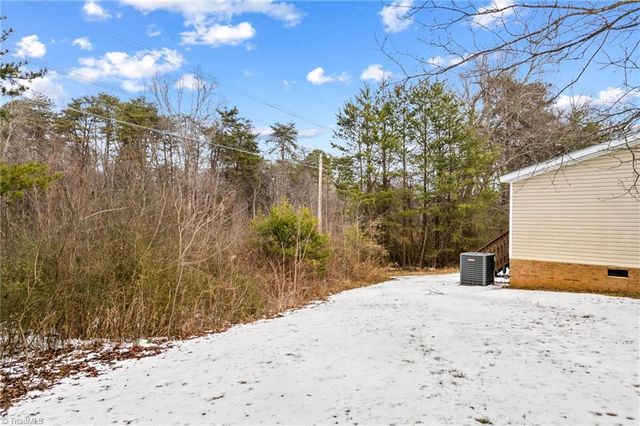 211 Forest Hollow Drive, Statesville, NC 28677