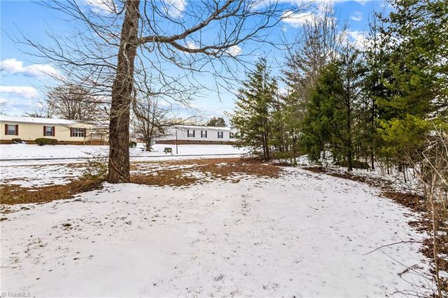 211 Forest Hollow Drive, Statesville, NC 28677