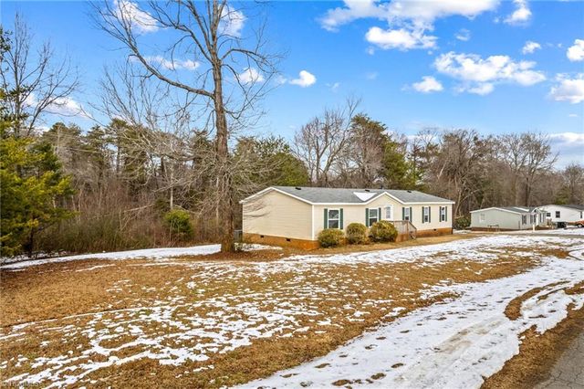 211 Forest Hollow Drive, Statesville, NC 28677