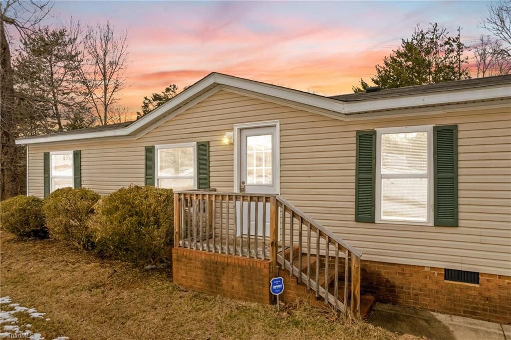 211 Forest Hollow Drive, Statesville, NC 28677