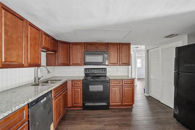 7215 IVANHOE DR, Port Richey, FL 34668