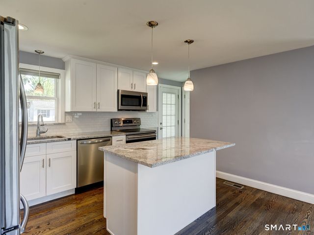 7 Hillscrest Road, Plainville, CT 06062