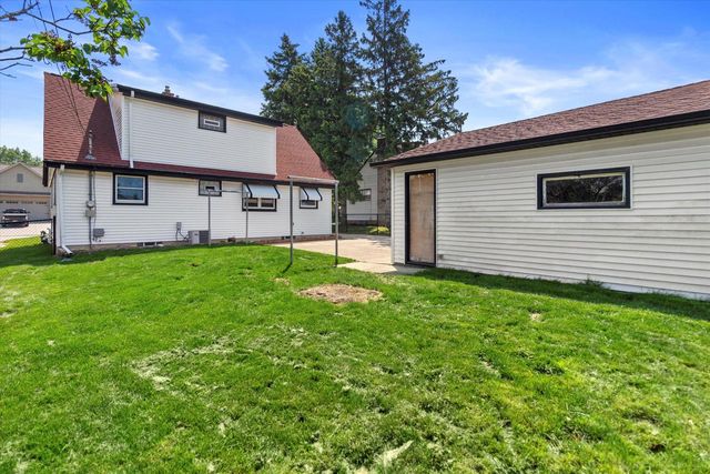 4255 S 91st STREET, Greenfield, WI 53228