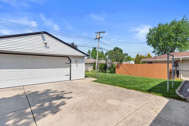 4255 S 91st STREET, Greenfield, WI 53228