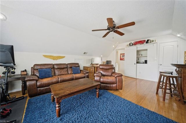 2104 Flowerdew CT, Virginia Beach, VA 23454